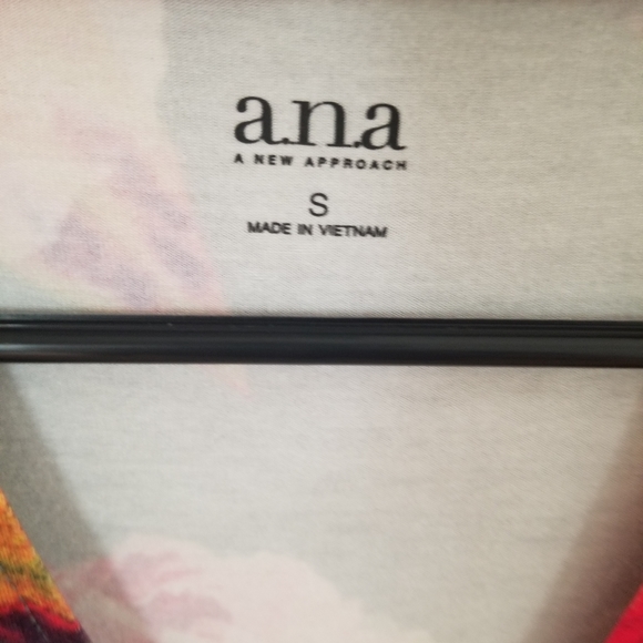 a.n.a. Grey & Pink Floral Pattern Statement Top - Picture 3 of 3